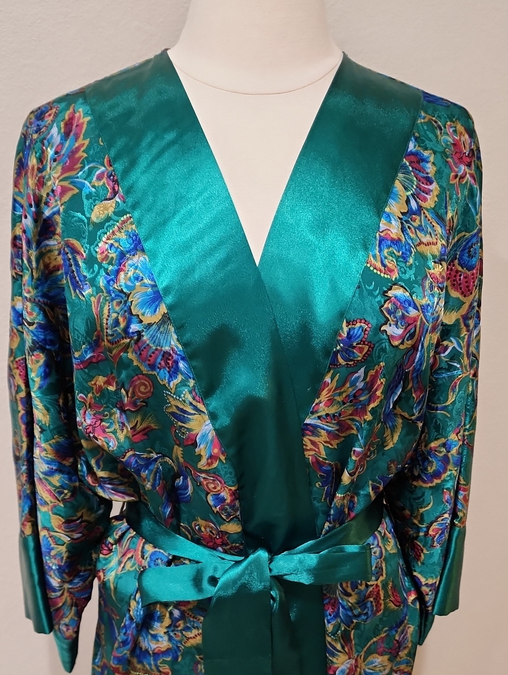 Vintage Gold Label Victoria's Secret Robe Belted Colorful Satin size Med/Large